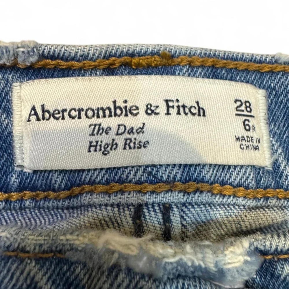Abercrombie & Fitch The Dad High Rise Distressed Straight Leg Jeans 28/6R